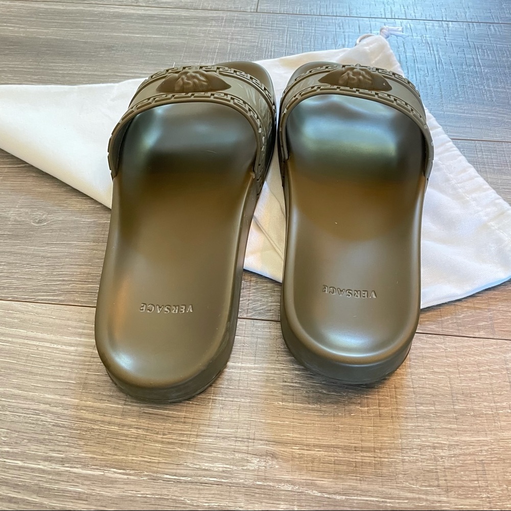 Men’s Versace Slides - Picture 4 of 7